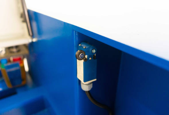 2-eksen-cnc-agac-torna-makinesi-768x512